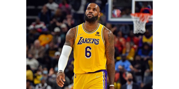 LeBron James, de 37 años, sigue siendo una élite